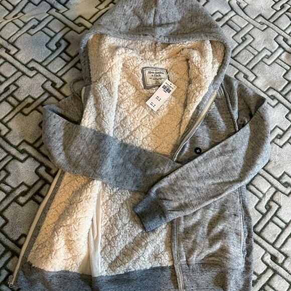 Abercrombie & Fitch Jackets & Blazers - ABERCROMBIE & FITCH fleeced full zipped hoodie xs- new with tag